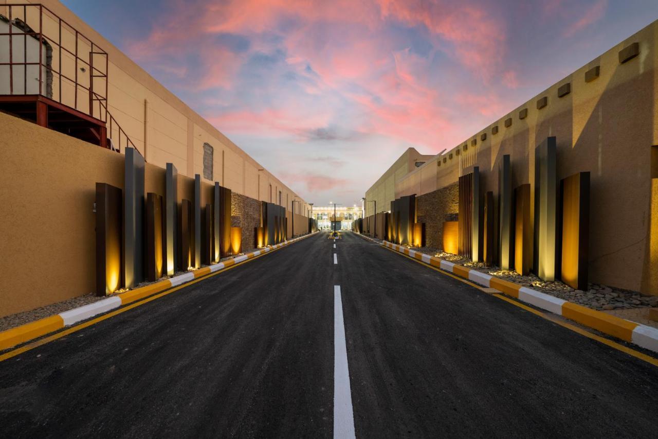 Mirada Gold Jizan - Resort & Private Pools Εξωτερικό φωτογραφία The main road through the park