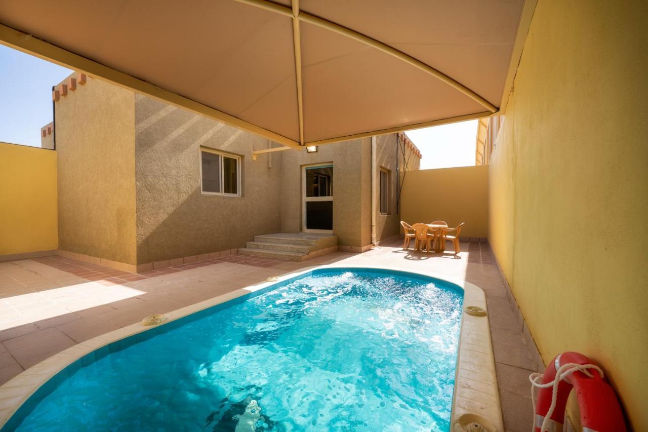 Mirada Gold Jizan - Resort & Private Pools Εξωτερικό φωτογραφία A swimming pool in a hotel in Egypt